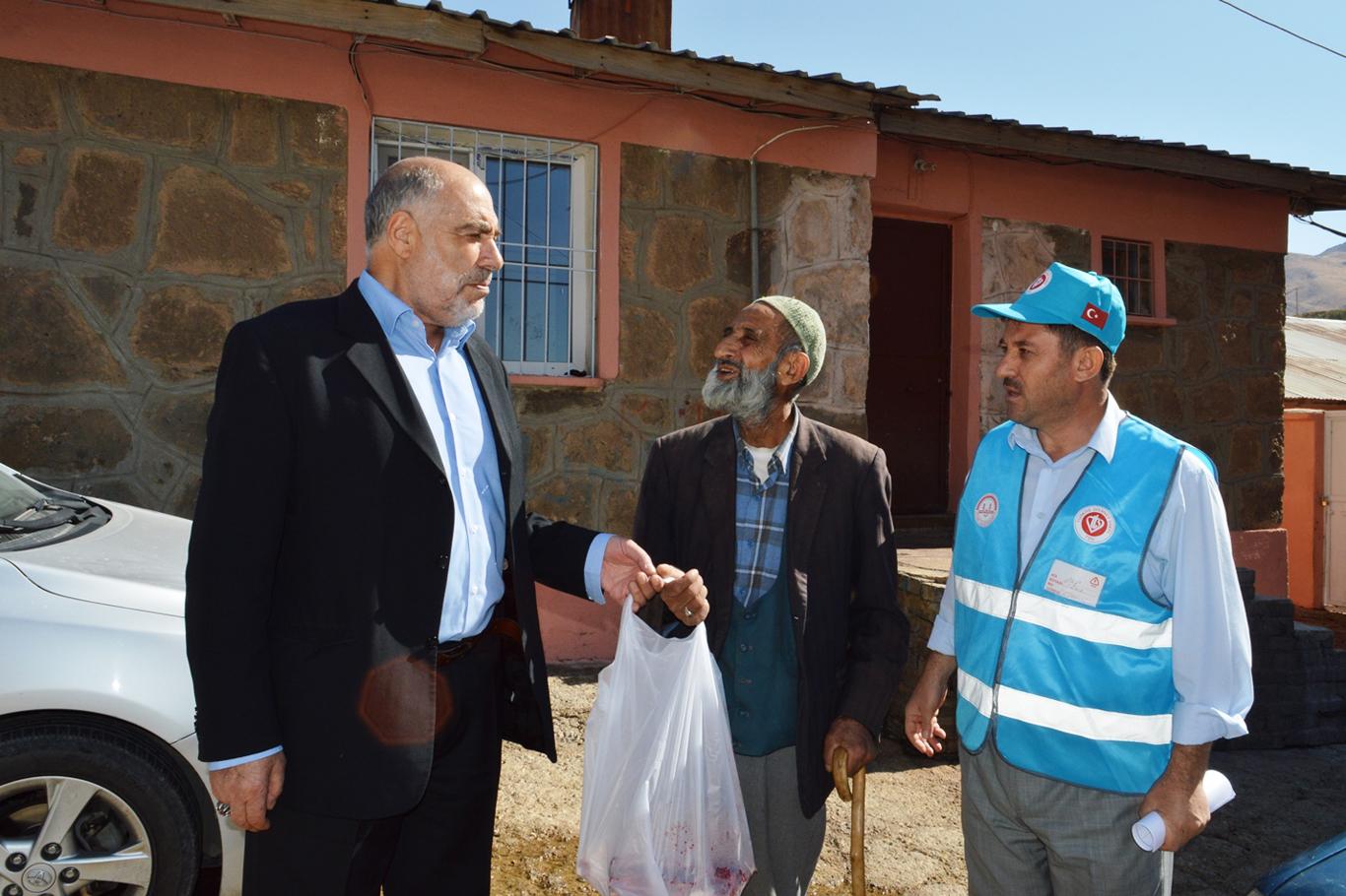 Bitlis Müftülüğü 250 aileye kurban eti dağıttı Bitlis Müftülüğü 250 aileye kurban eti dağıttı
